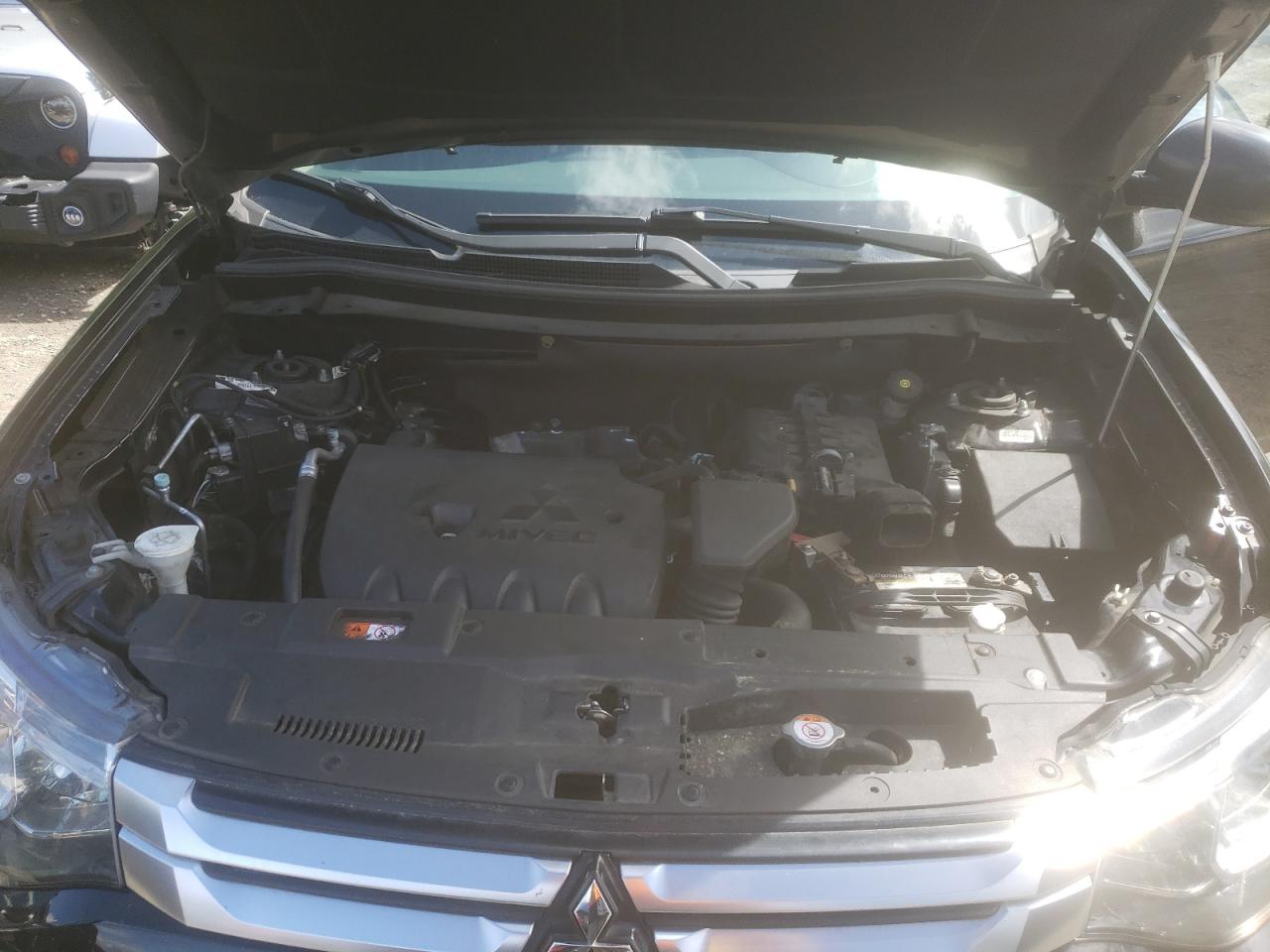 Photo 7 from auction – 2015 MITSUBISHI OUTLANDER with VIN JA4AD2A38FZ012943
