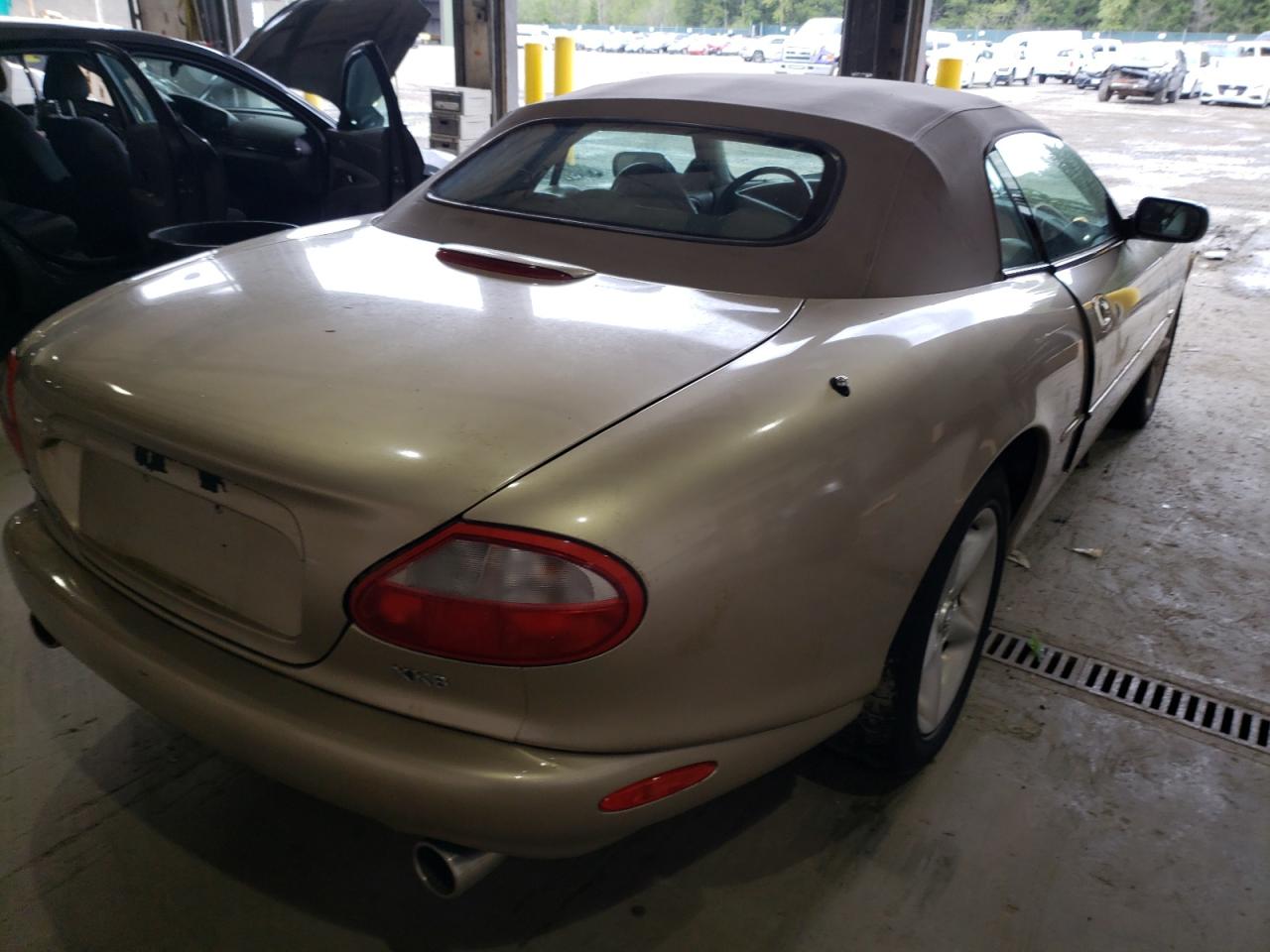 Photo 4 from auction – 2000 JAGUAR XK8 with VIN SAJJA42C0YNA03337