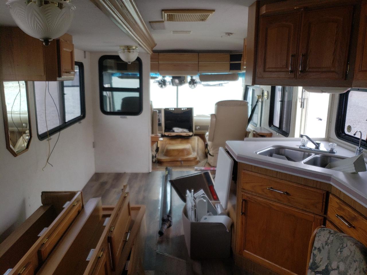 Photo 5 from auction – 1997 PACE MOTORHOME with VIN 3FCMF53G0VJA03945