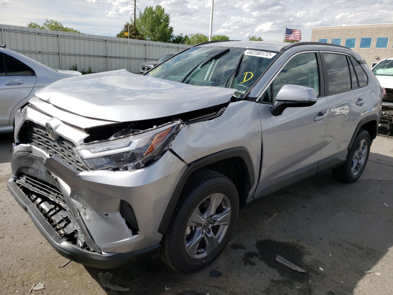 Photo 2 from auction – 2022 TOYOTA RAV4 with VIN 2T3P1RFVXNC264009