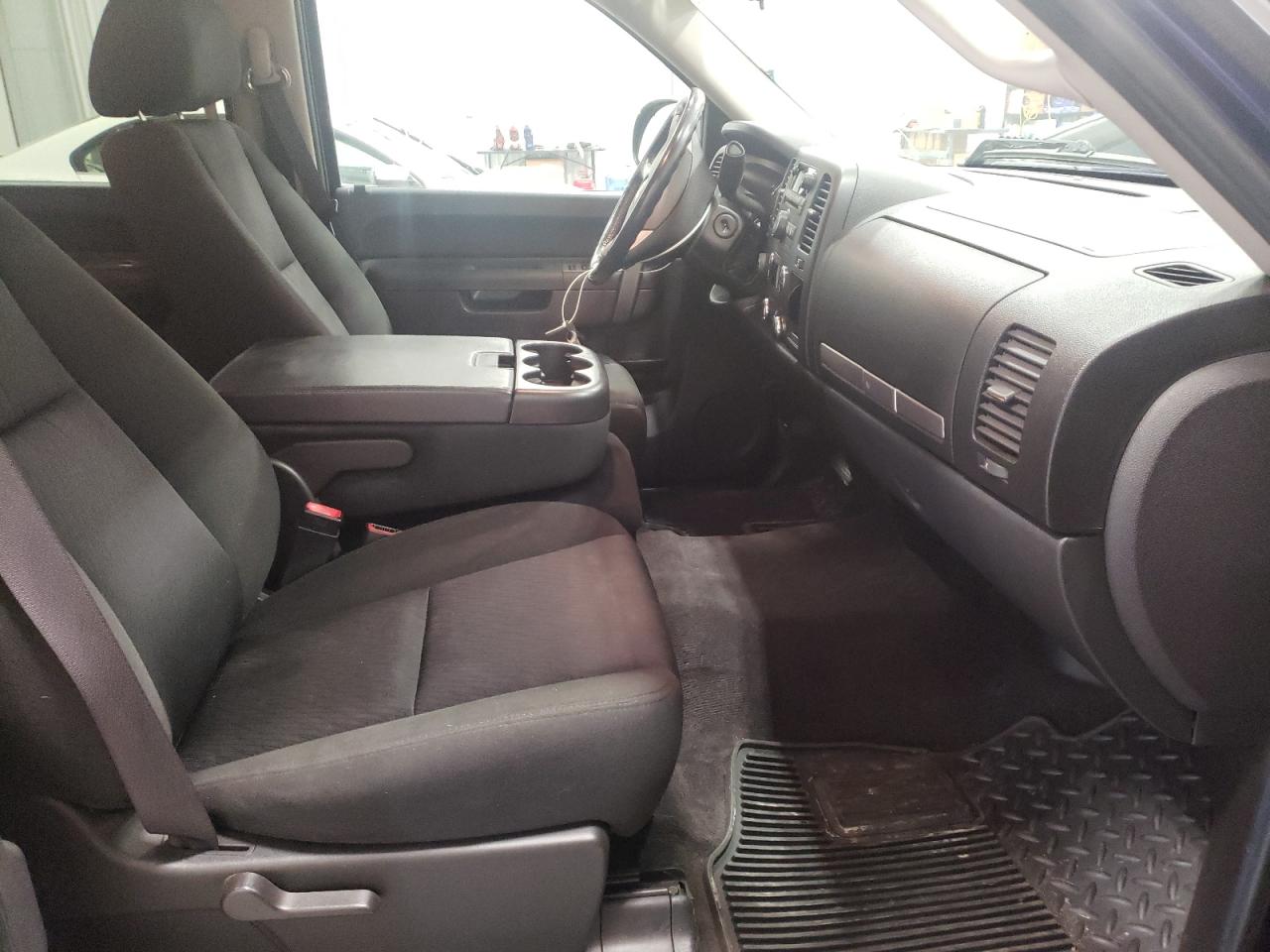 Photo 19 from auction – 2010 CHEVROLET SILVERADO with VIN 3GCRKSE39AG228110