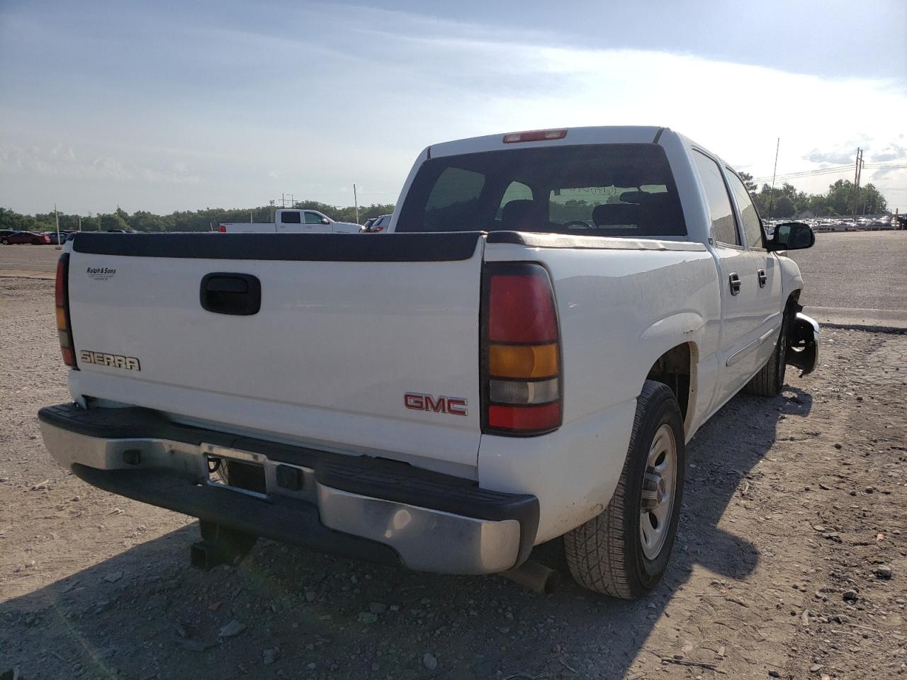 Photo 4 from auction – 2005 GMC NEW SIERRA with VIN 2GTEC13T551387343