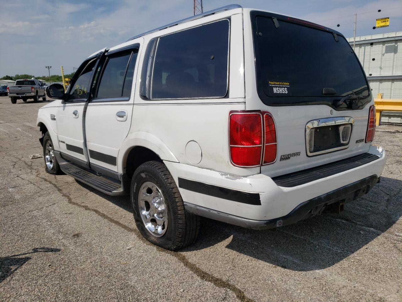 Photo 3 from auction – 2002 LINCOLN NAVIGATOR with VIN 5LMFU28R62LJ02460