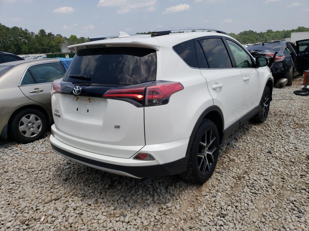 Photo 4 from auction – 2016 TOYOTA RAV4 SE with VIN JTMNFREV4GJ067816