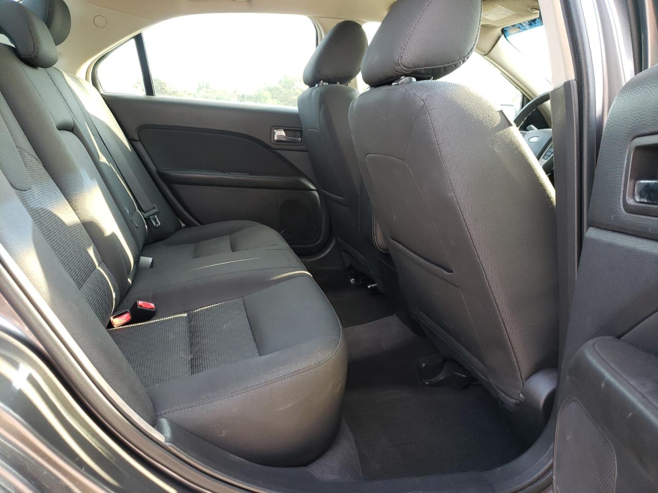 Photo 6 from auction – 2011 FORD FUSION SE with VIN 3FAHP0HAXBR323606