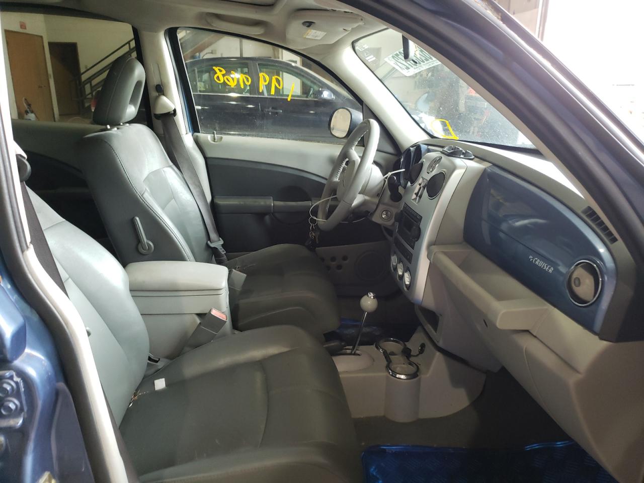 Photo 5 from auction – 2006 CHRYSLER PT CRUISER with VIN 3A8FY68816T221515