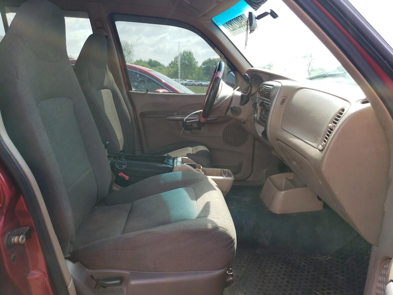 Photo 5 from auction – 2001 FORD EXPLORER S with VIN 1FMZU77E21UB95997
