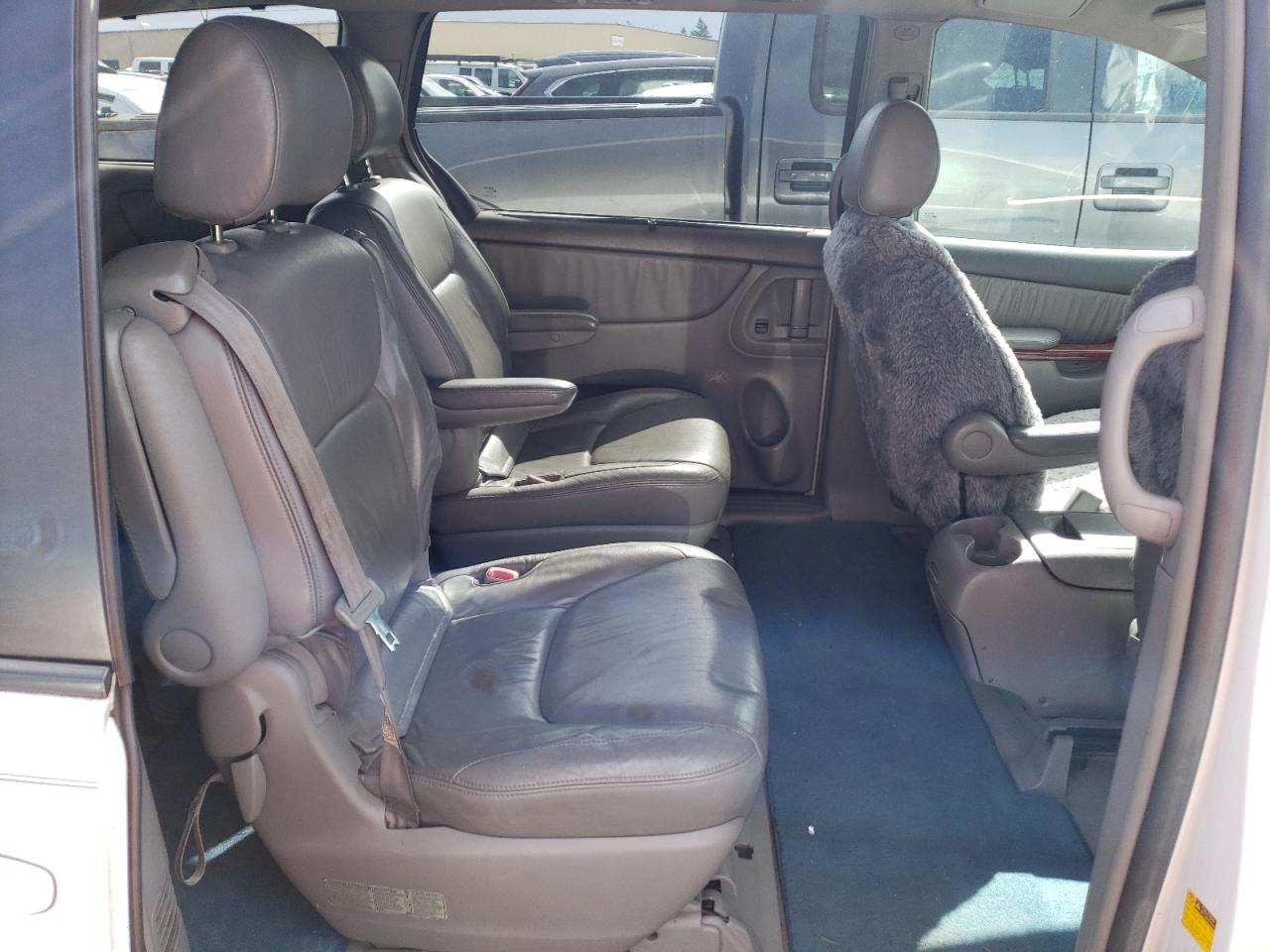 Photo 6 from auction – 2004 TOYOTA SIENNA XLE with VIN 5TDBA22C54S018960