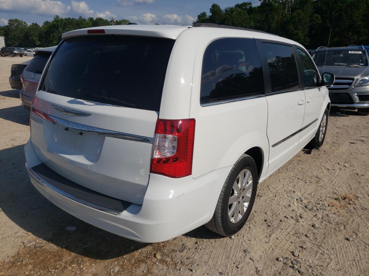 Photo 4 from auction – 2016 CHRYSLER TOWN & COU with VIN 2C4RC1BG0GR159597
