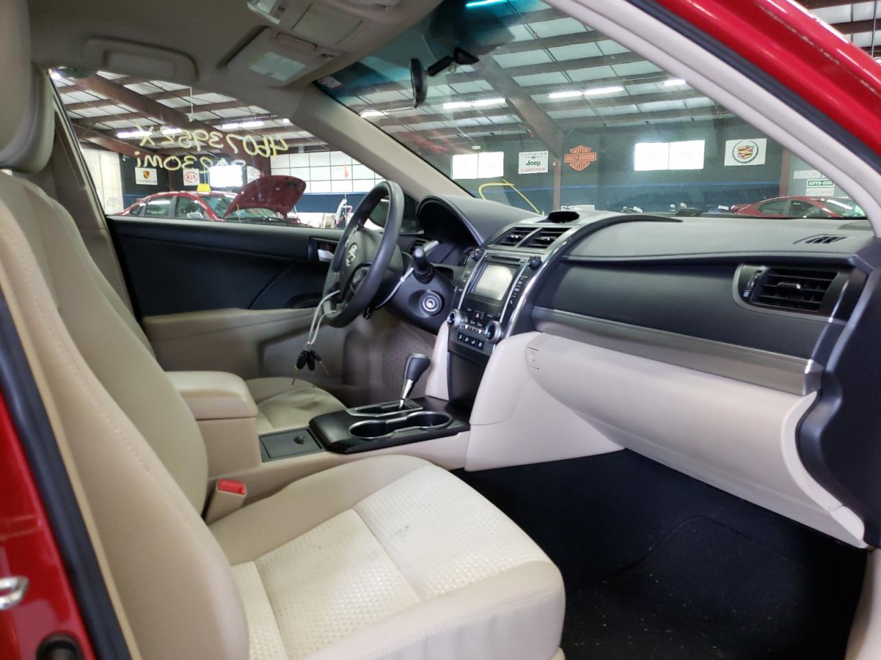 Photo 5 from auction – 2014 TOYOTA CAMRY L with VIN 4T4BF1FK7ER402458