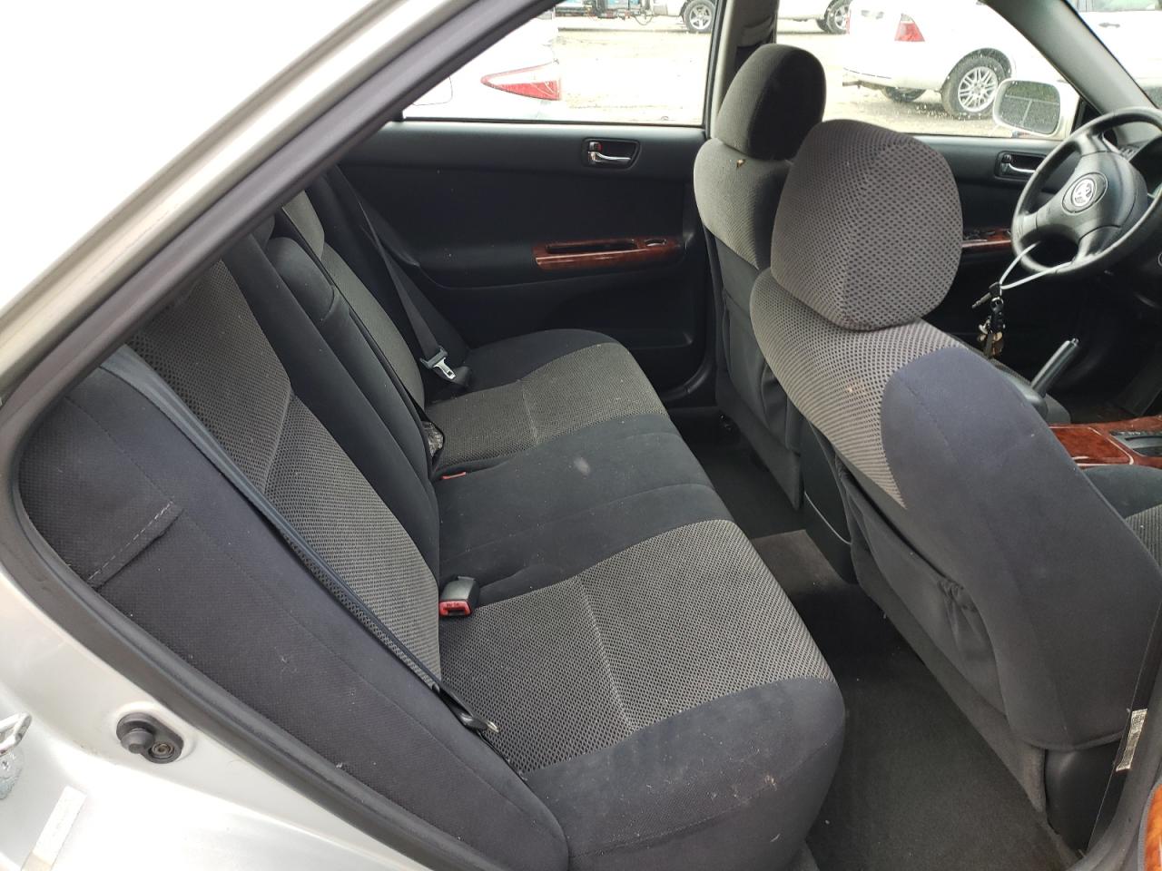 Photo 6 from auction – 2004 TOYOTA CAMRY LE with VIN 4T1BE32K44U271793