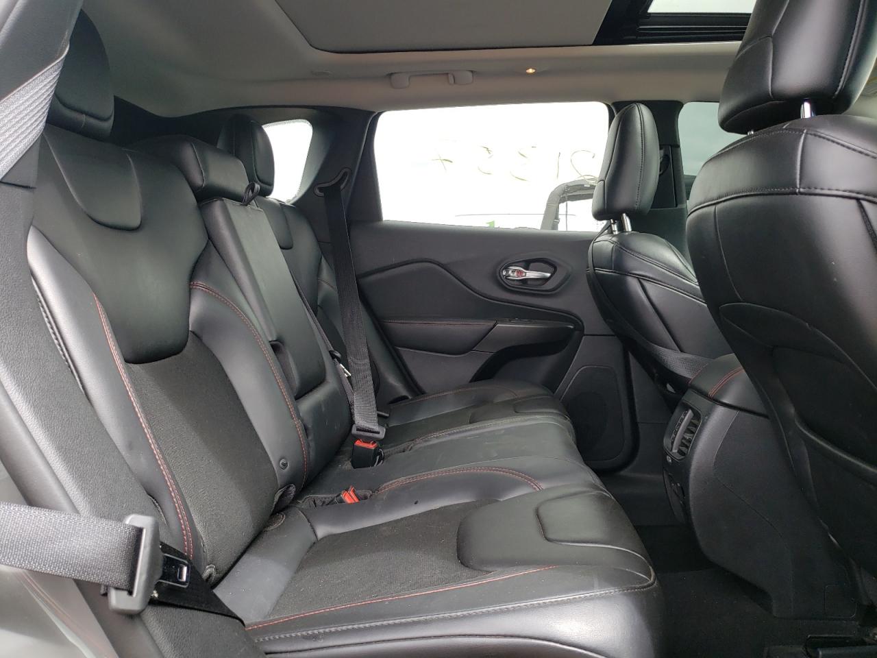 Photo 6 from auction – 2019 JEEP CHEROKEE T with VIN 1C4PJMBN2KD426053