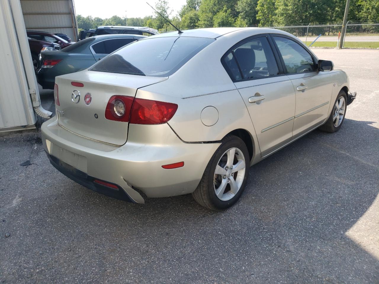 Photo 4 from auction – 2005 MAZDA 3 with VIN JM1BK12F951306948