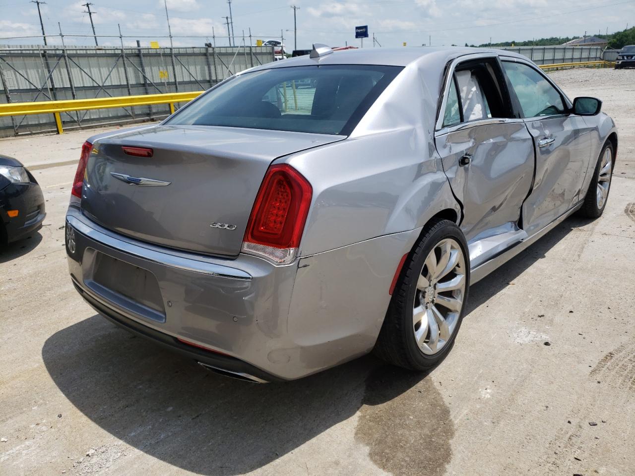 Photo 4 from auction – 2018 CHRYSLER 300 LIMITE with VIN 2C3CCAEG0JH267124