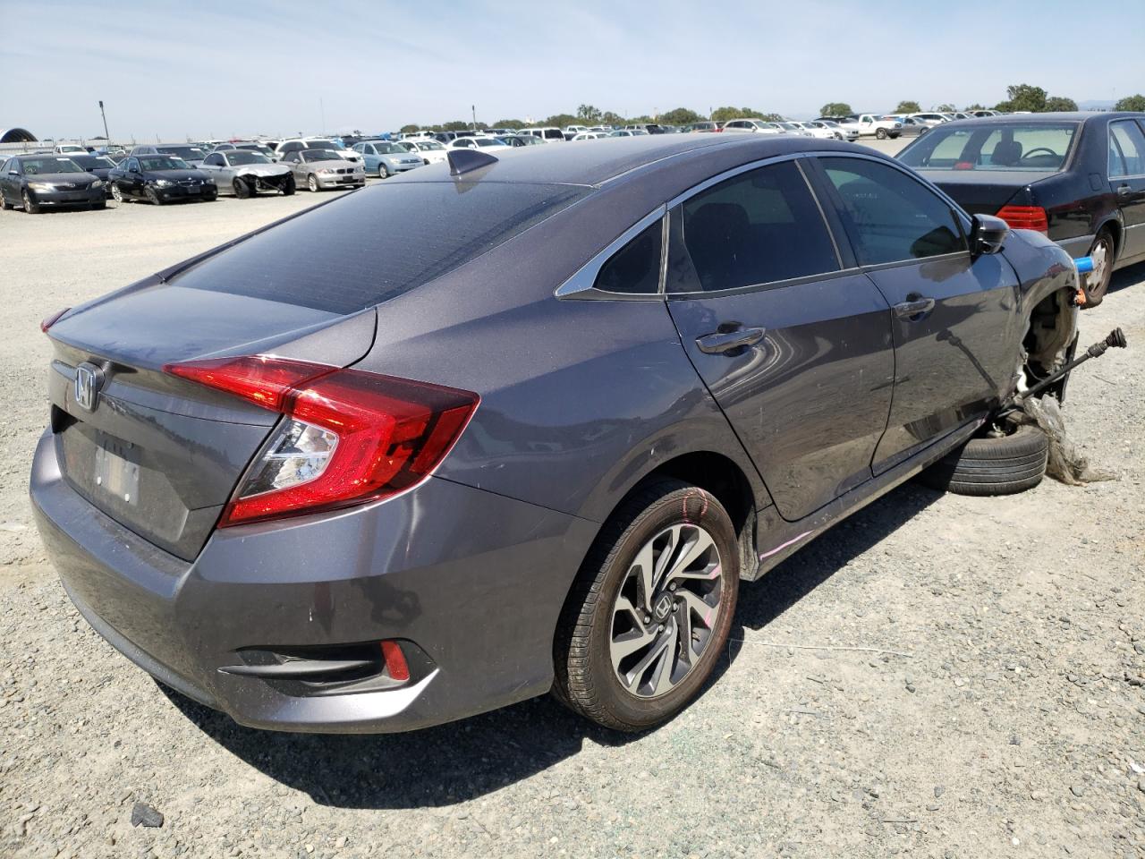 Photo 4 from auction – 2017 HONDA CIVIC EX with VIN 19XFC2F73HE216994