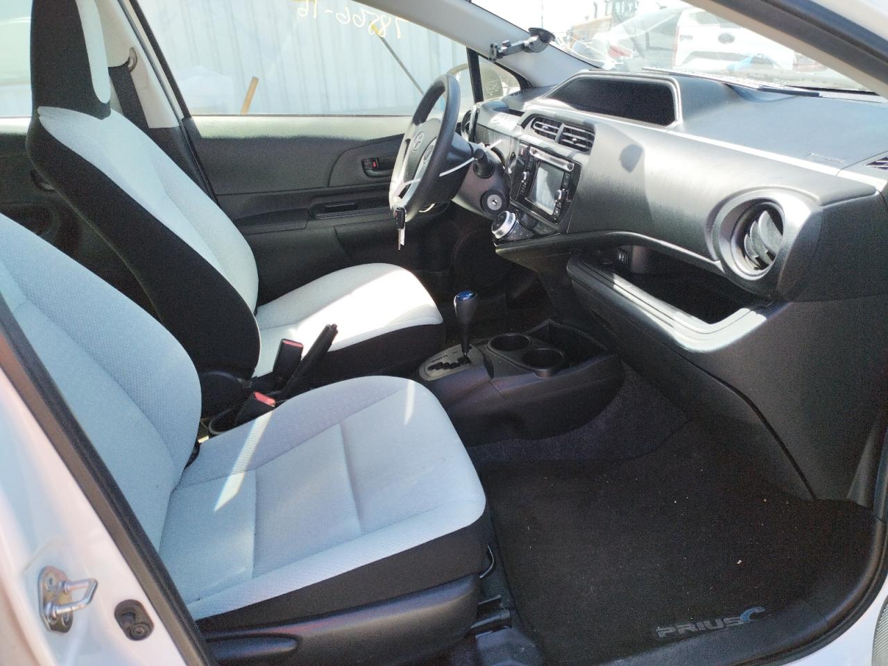 Photo 5 from auction – 2016 TOYOTA PRIUS C with VIN JTDKDTB38G1127590