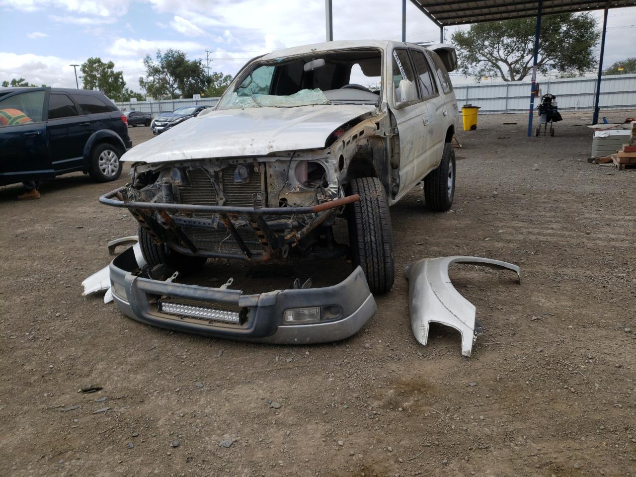 Photo 15 from auction – 2001 TOYOTA 4RUNNER SR with VIN JT3GN86R210214630
