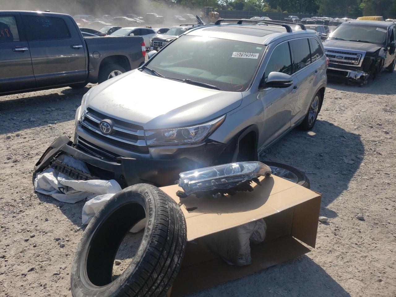Photo 2 from auction – 2017 TOYOTA HIGHLANDER with VIN 5TDDGRFH8HS036722