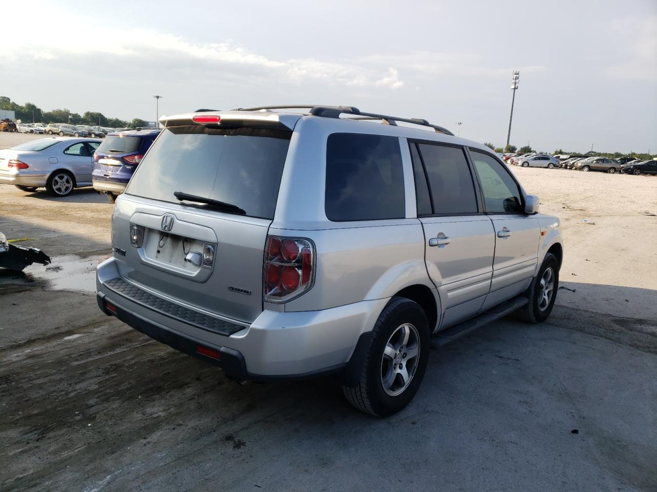 Photo 4 from auction – 2006 HONDA PILOT EX with VIN 2HKYF187X6H530187