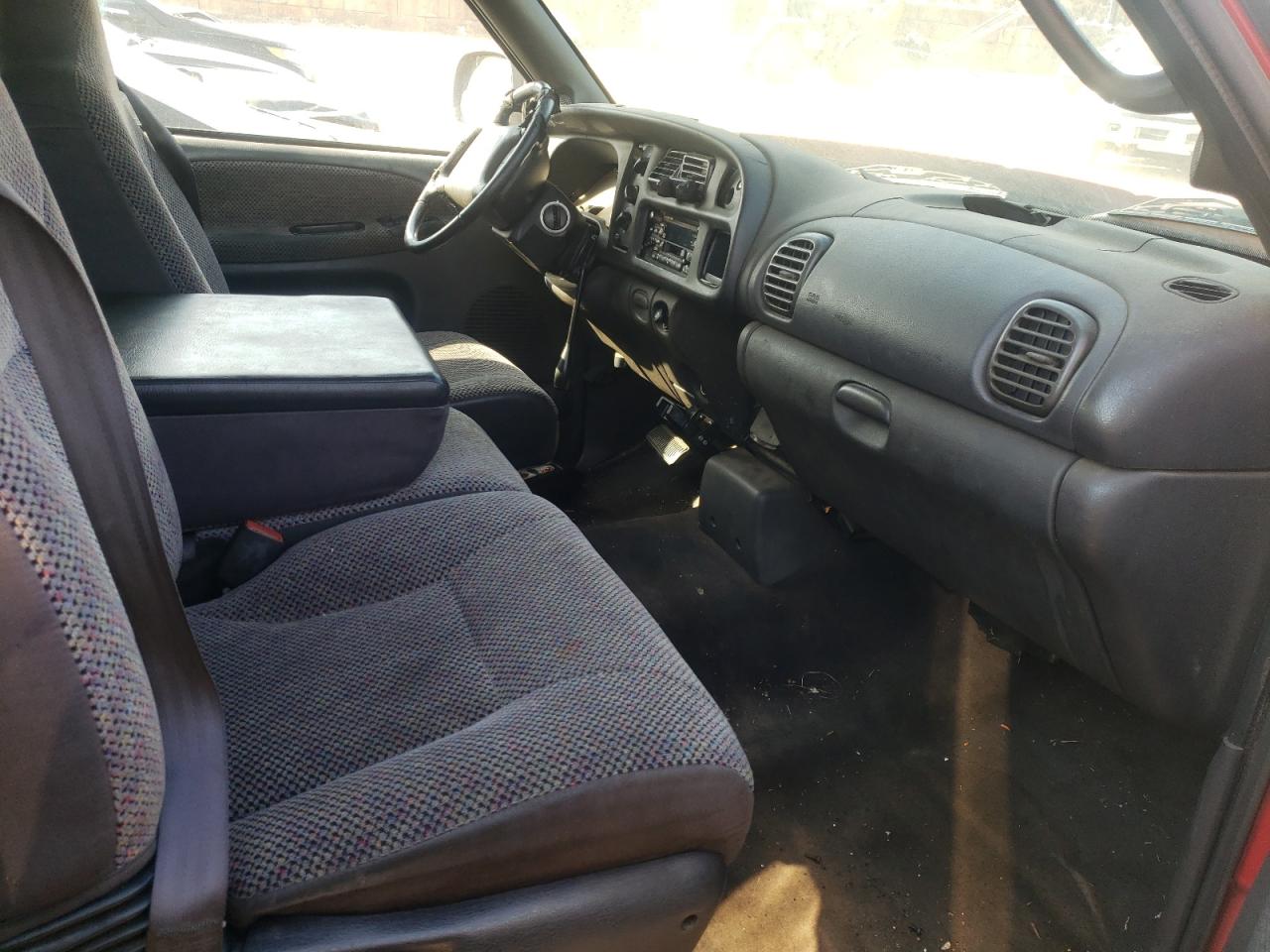 Photo 5 from auction – 2001 DODGE RAM 1500 with VIN 1B7HC13YX1J222073