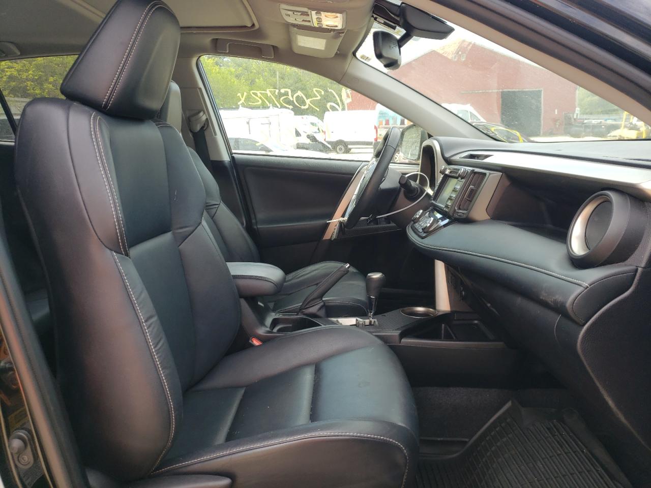 Photo 5 from auction – 2015 TOYOTA RAV4 LIMIT with VIN 2T3DFREV9FW372062