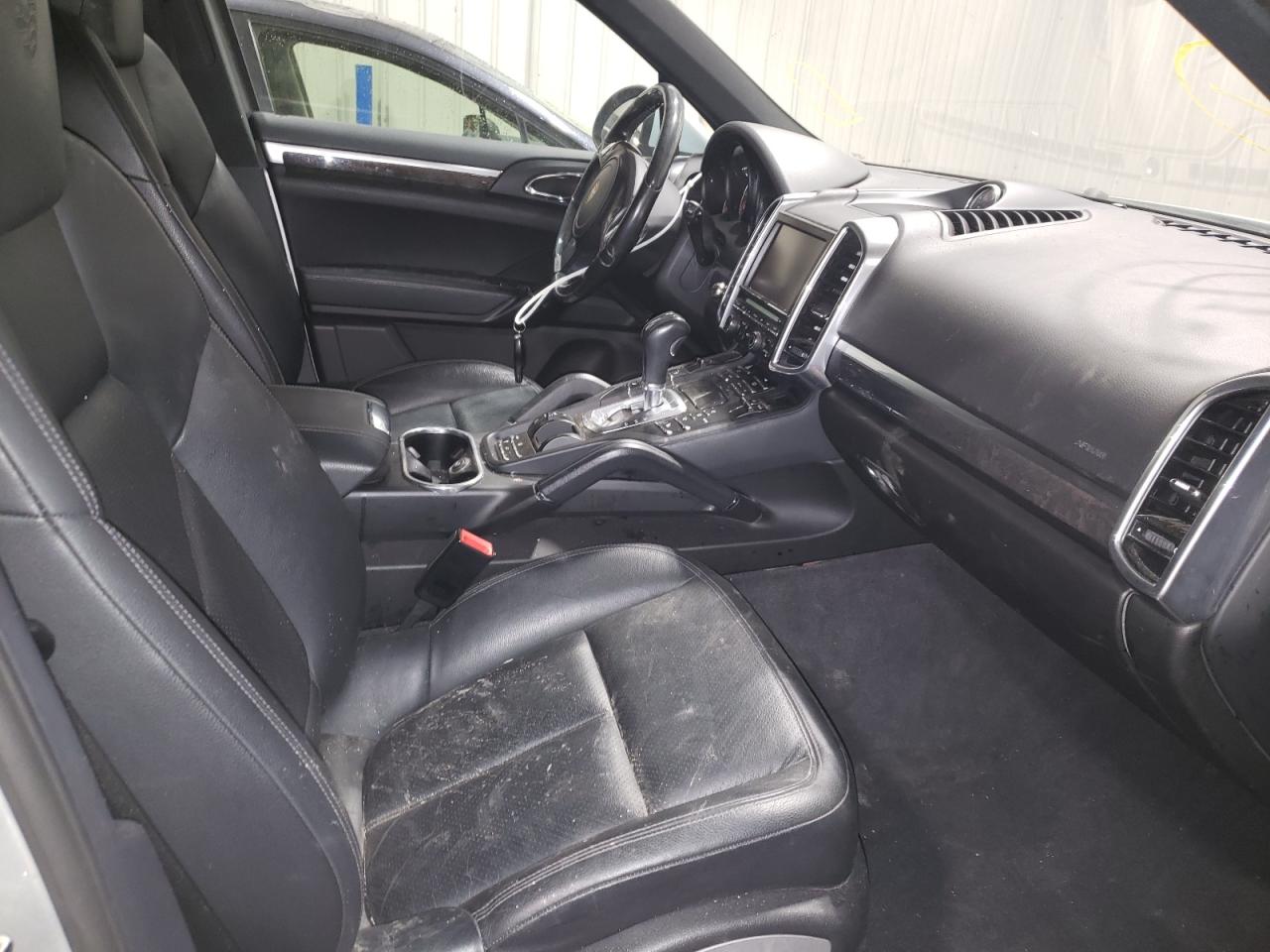 Photo 5 from auction – 2011 PORSCHE CAYENNE S with VIN WP1AB2A20BLA43134