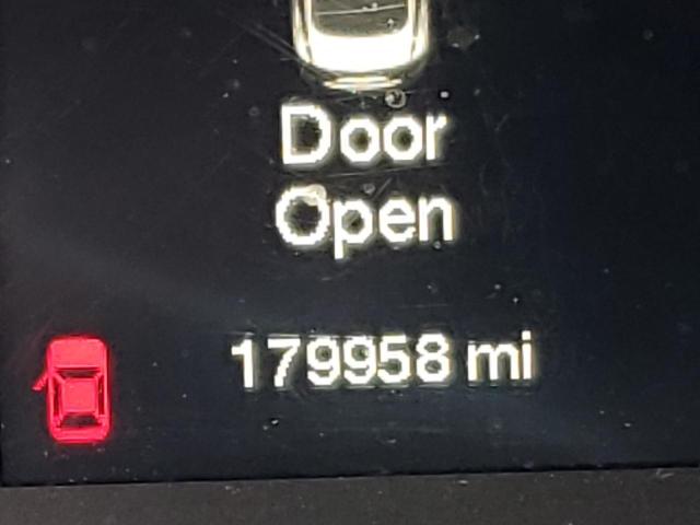 Photo 8 from auction – 2015 CHRYSLER 200 LIMITE with VIN 1C3CCCAB9FN584338