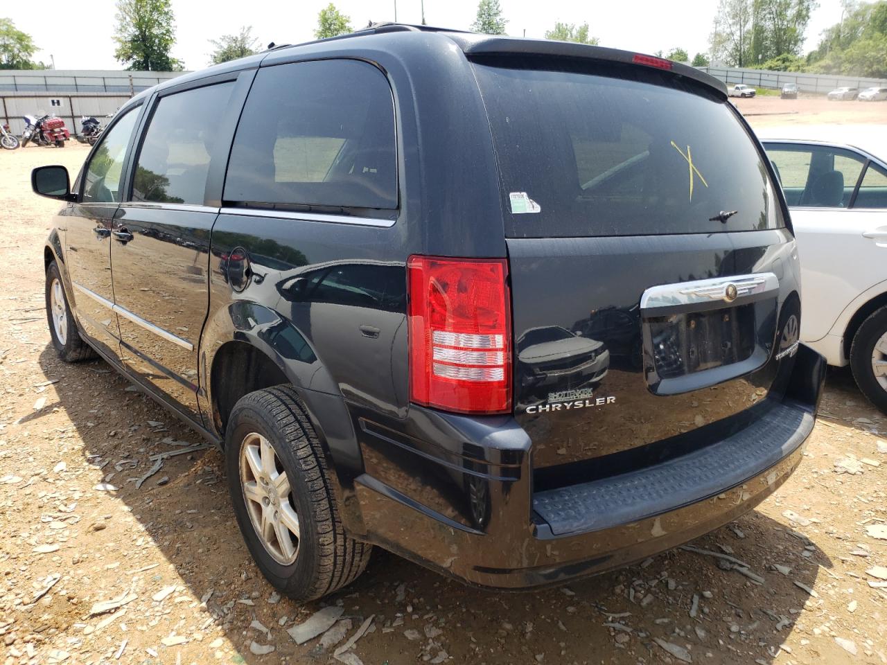 Photo 3 from auction – 2010 CHRYSLER TOWN & COU with VIN 2A4RR5D1XAR104106