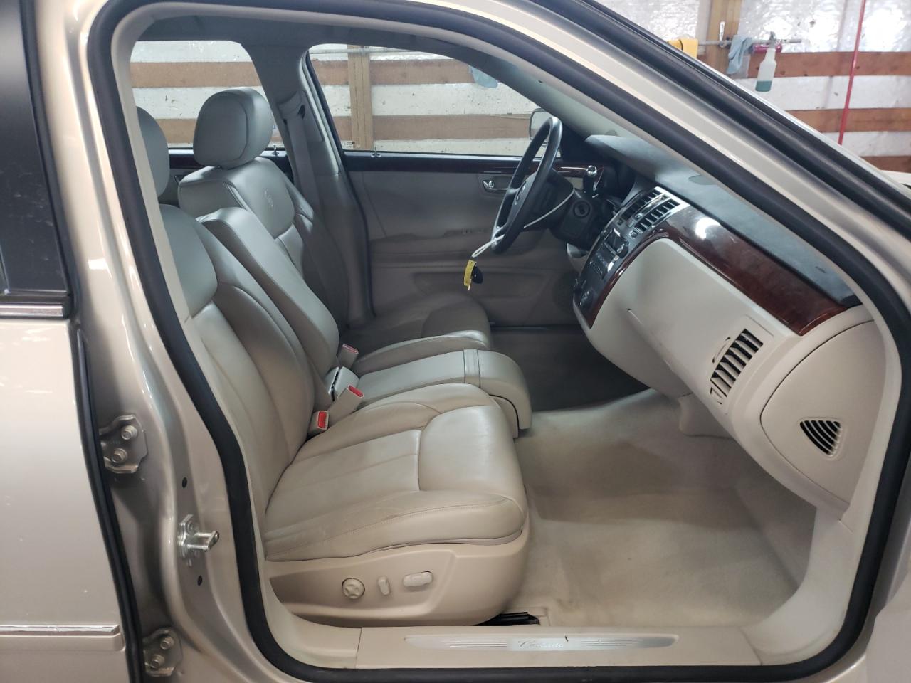 Photo 5 from auction – 2007 CADILLAC DTS with VIN 1G6KD57Y27U196664