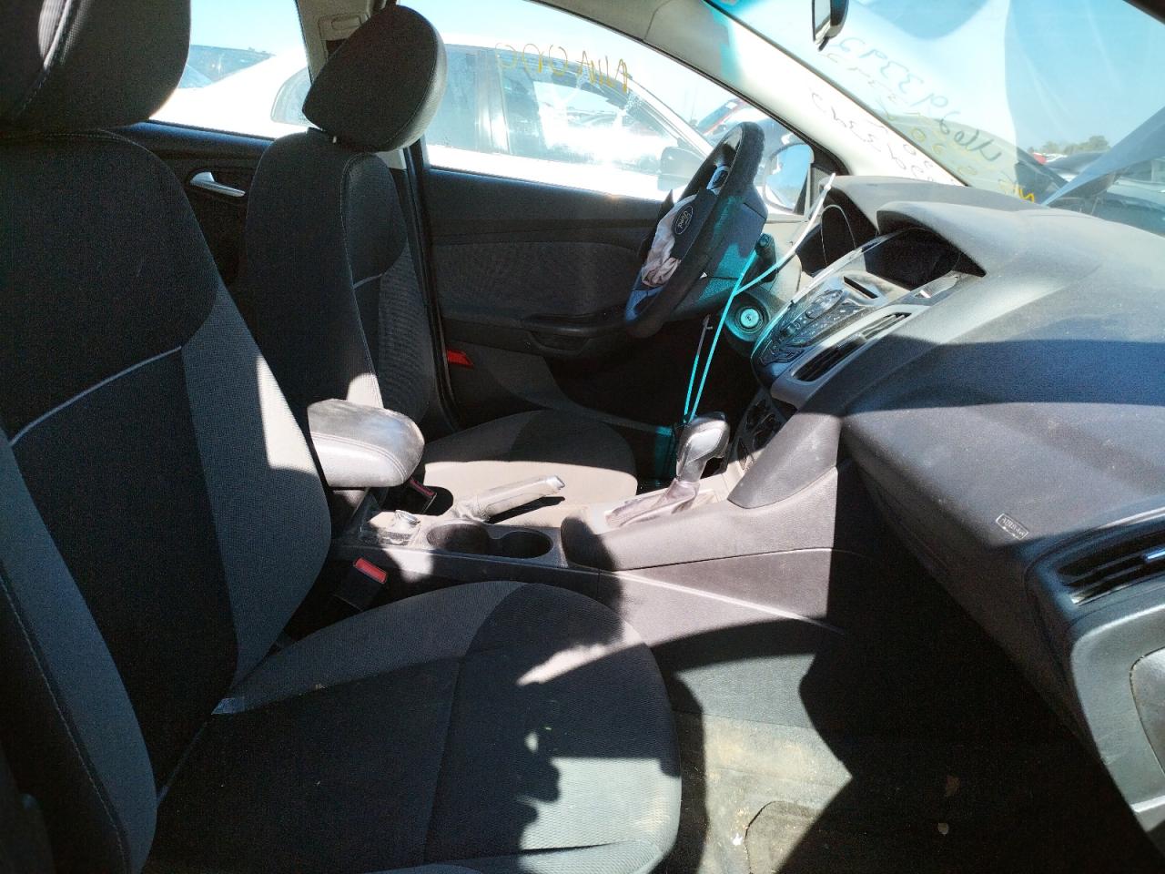 Photo 5 from auction – 2014 FORD FOCUS SE with VIN 1FADP3K27EL400100