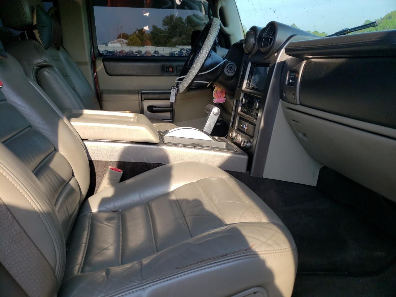 HUMMER H2 2004 with VIN 5GRGN23U74H111595 - Photo from auction