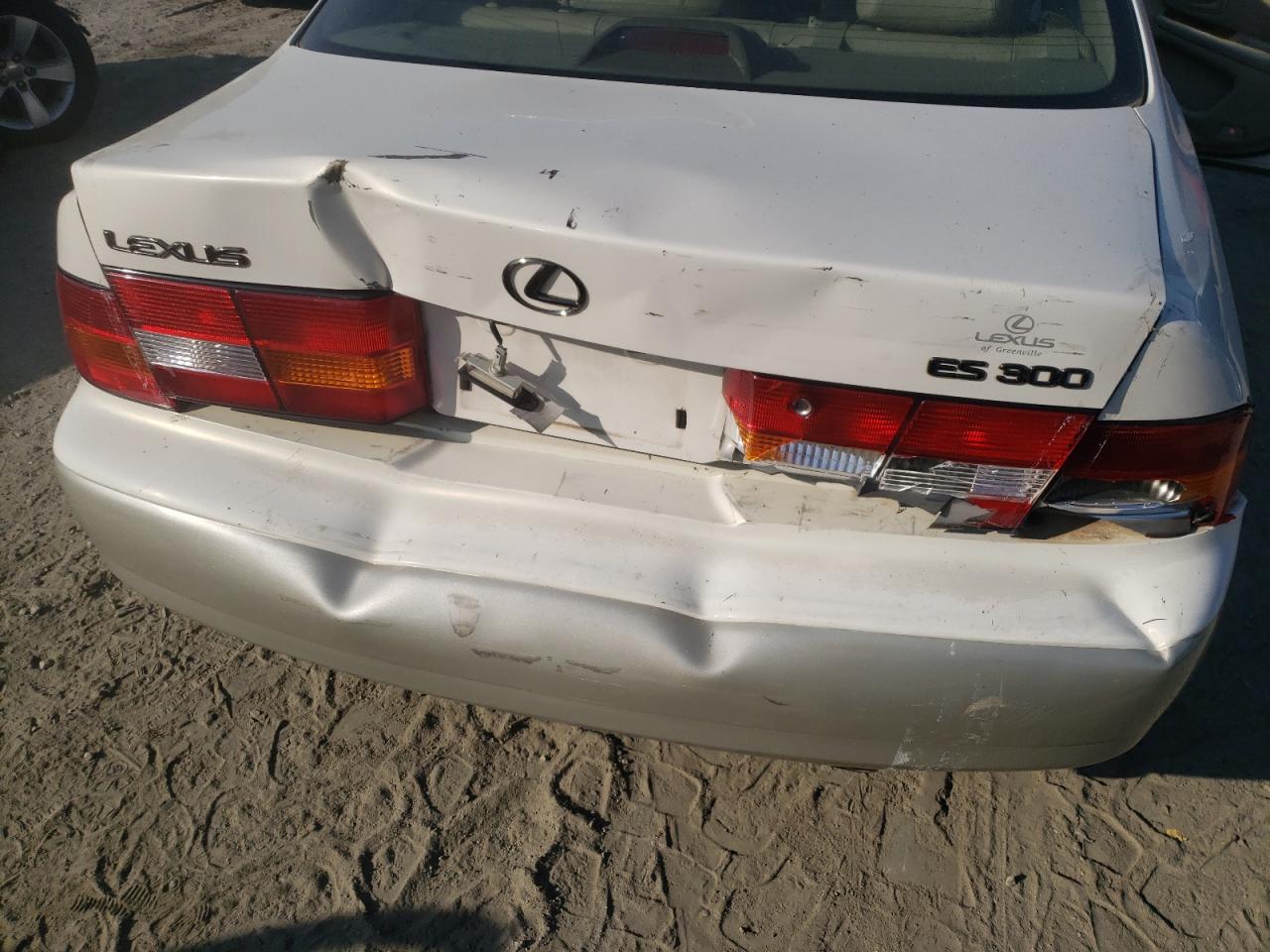 Photo 20 from auction – 1999 LEXUS ES 300 with VIN JT8BF28G9X0207614