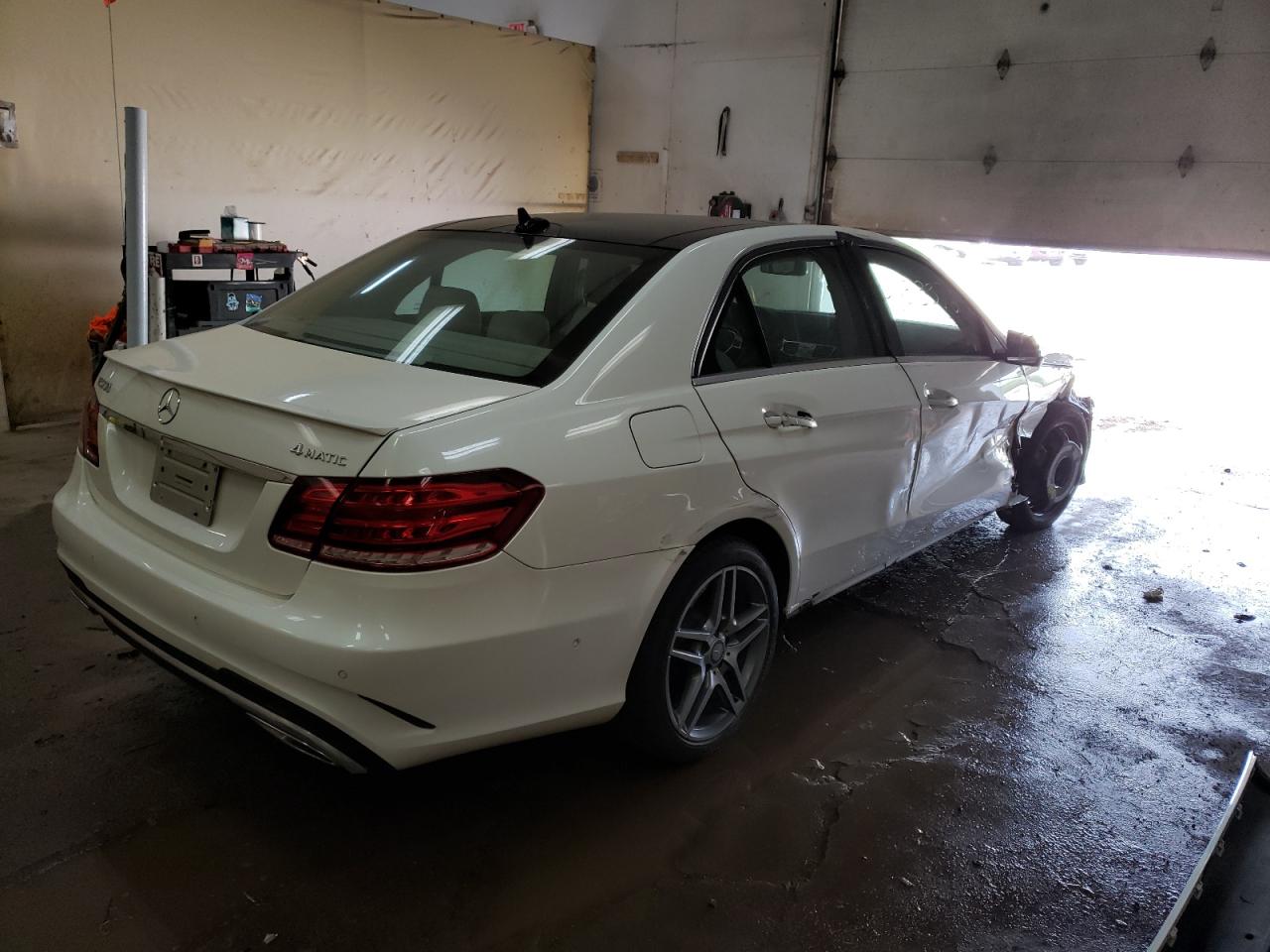 Photo 4 from auction – 2014 MERCEDES-BENZ E 550 4MAT with VIN WDDHF9BB2EA881005