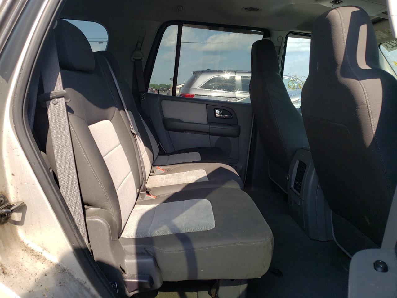 Photo 6 from auction – 2005 FORD EXPEDITION with VIN 1FMPU16505LA79747