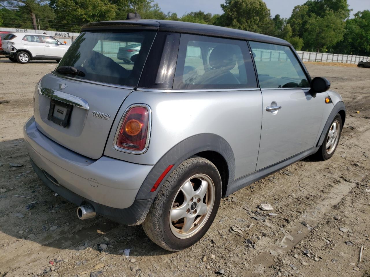 Photo 4 from auction – 2009 MINI COOPER with VIN WMWMF33599TW73869