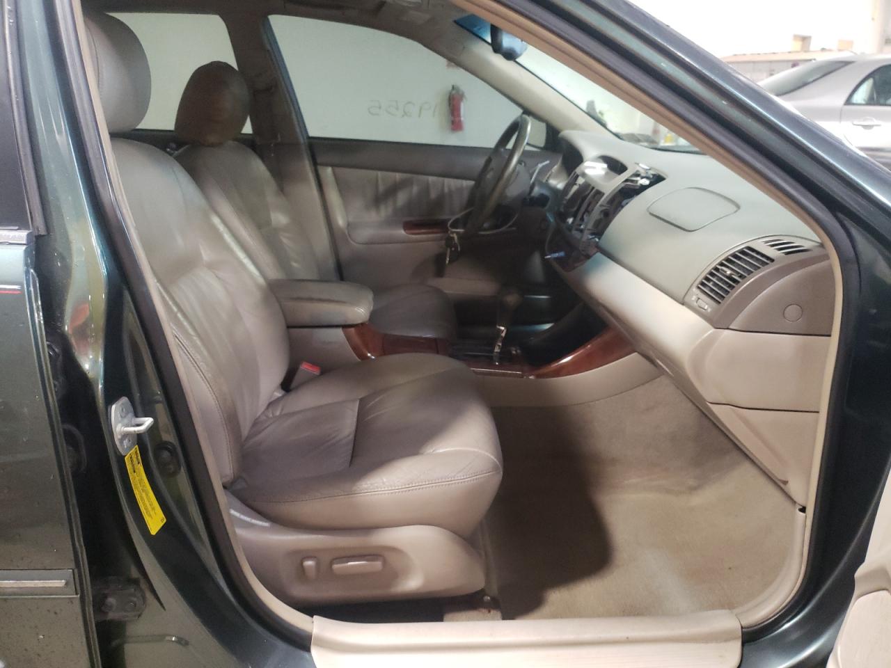 Photo 5 from auction – 2002 TOYOTA CAMRY LE with VIN 4T1BF30K92U515659