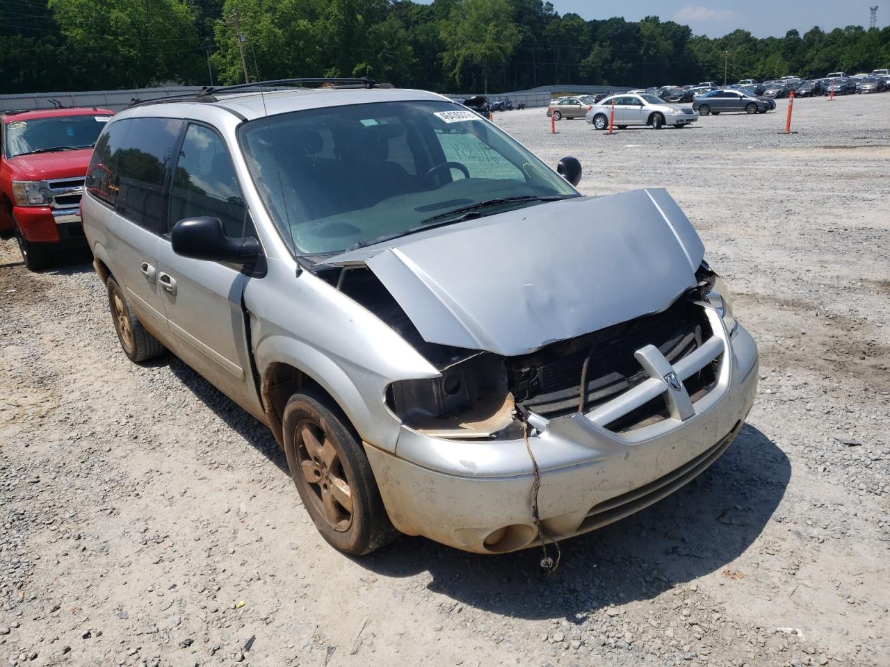 DODGE GRAND CARA 2005 with VIN 2D4GP44L65R404457 - Photo from auction