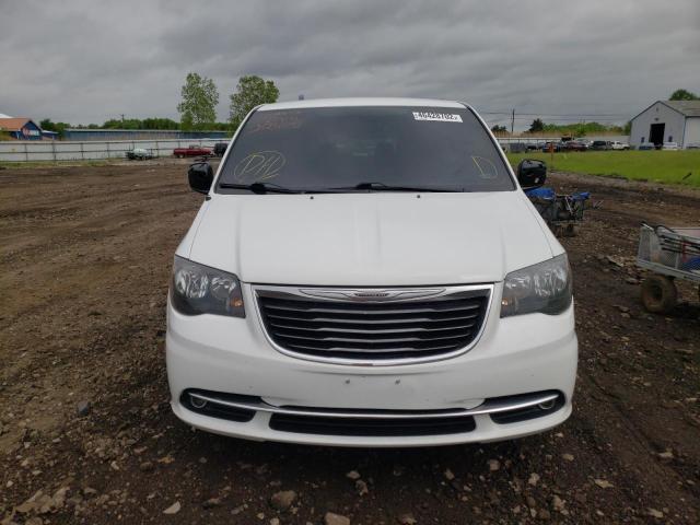 Photo 9 from auction – 2015 CHRYSLER TOWN & COU with VIN 2C4RC1HG3FR698138