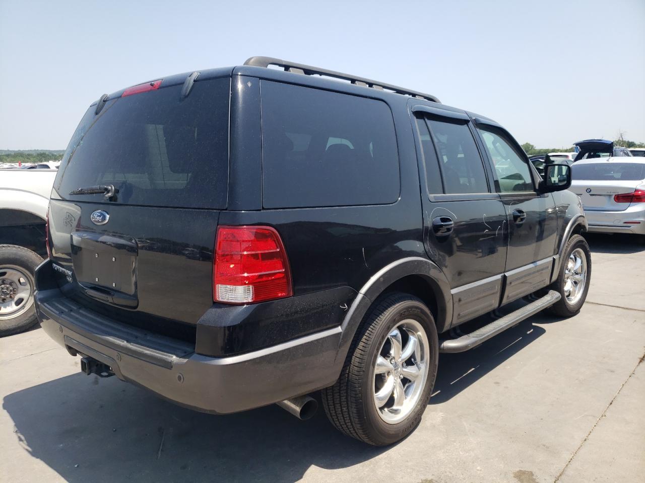 Photo 4 from auction – 2005 FORD EXPEDITION with VIN 1FMFU15585LA76530
