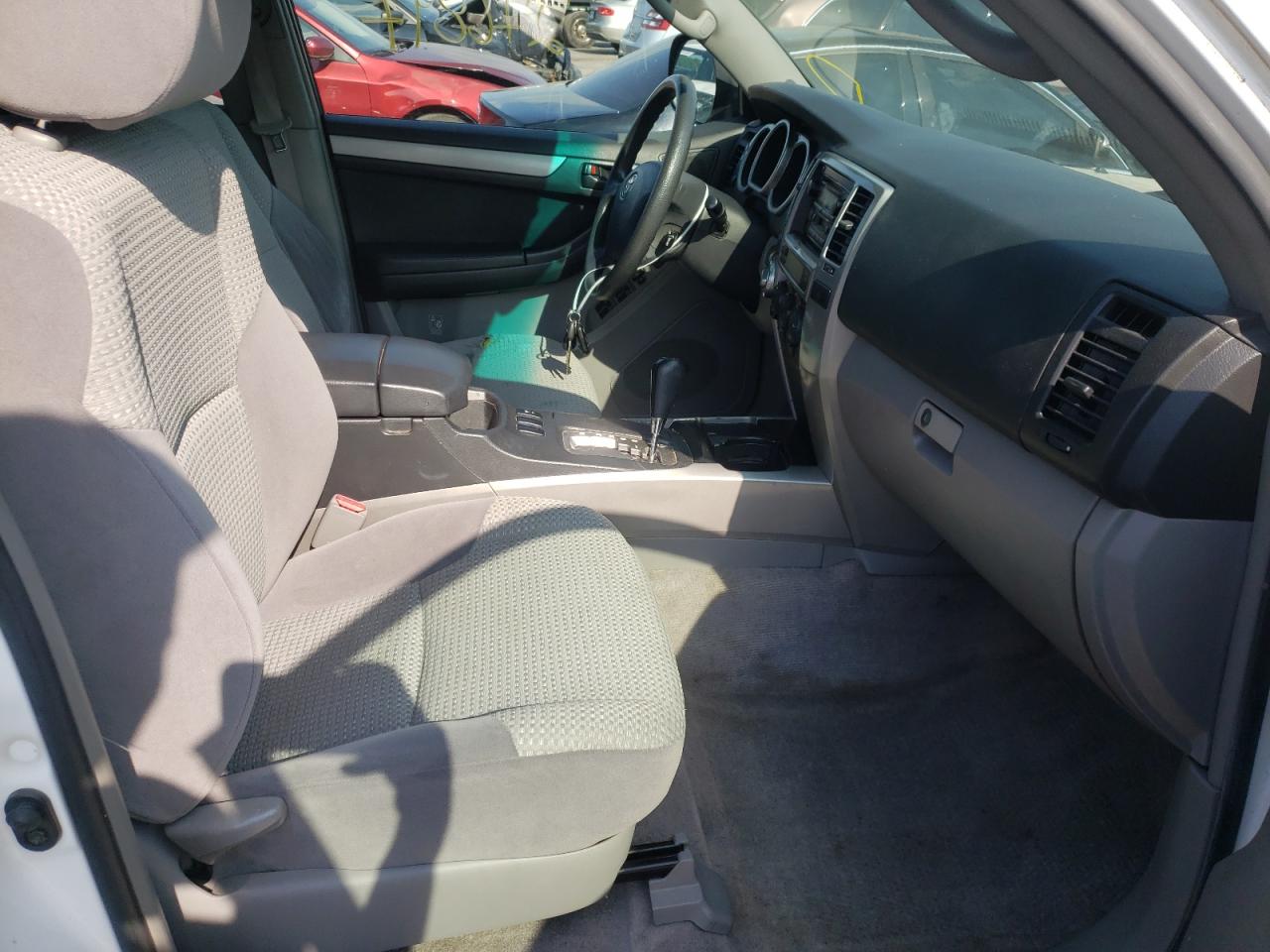 Photo 5 from auction – 2005 TOYOTA 4RUNNER SR with VIN JTEBU14R458046379