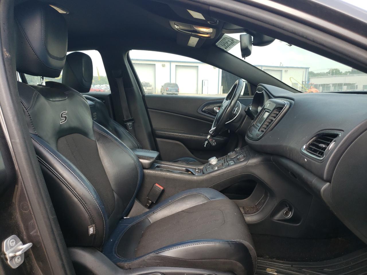 Photo 5 from auction – 2015 CHRYSLER 200 S with VIN 1C3CCCBB1FN659791