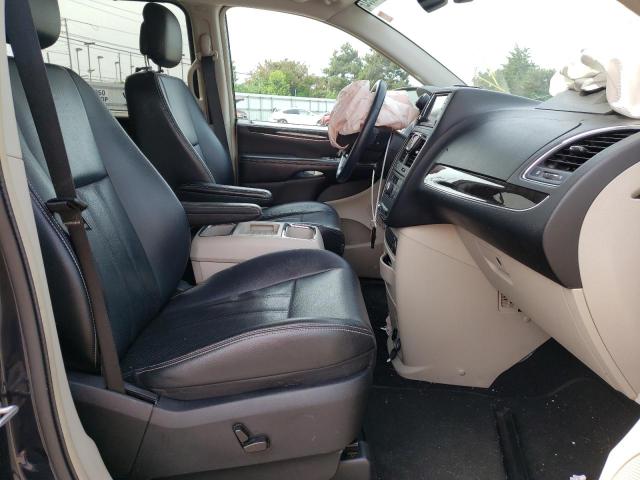 Photo 5 from auction – 2013 CHRYSLER TOWN & COU with VIN 2C4RC1CG9DR595620