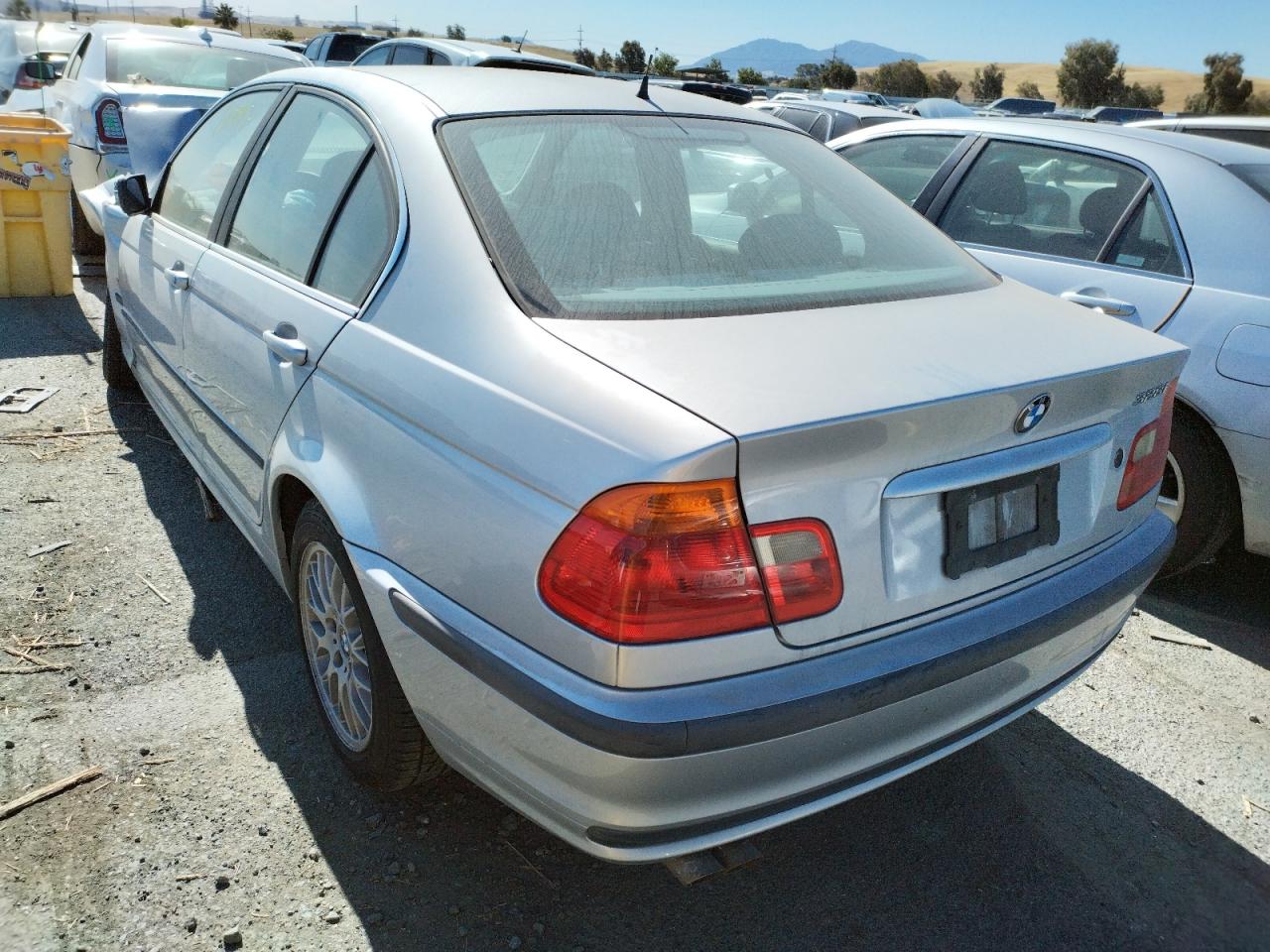 Photo 3 from auction – 2000 BMW 328 I with VIN WBAAM5340YFR17448