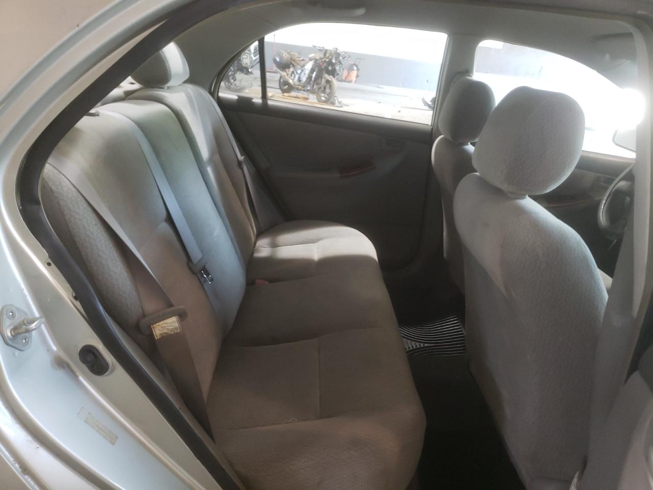 Photo 6 from auction – 2004 TOYOTA COROLLA CE with VIN JTDBR32E242019541