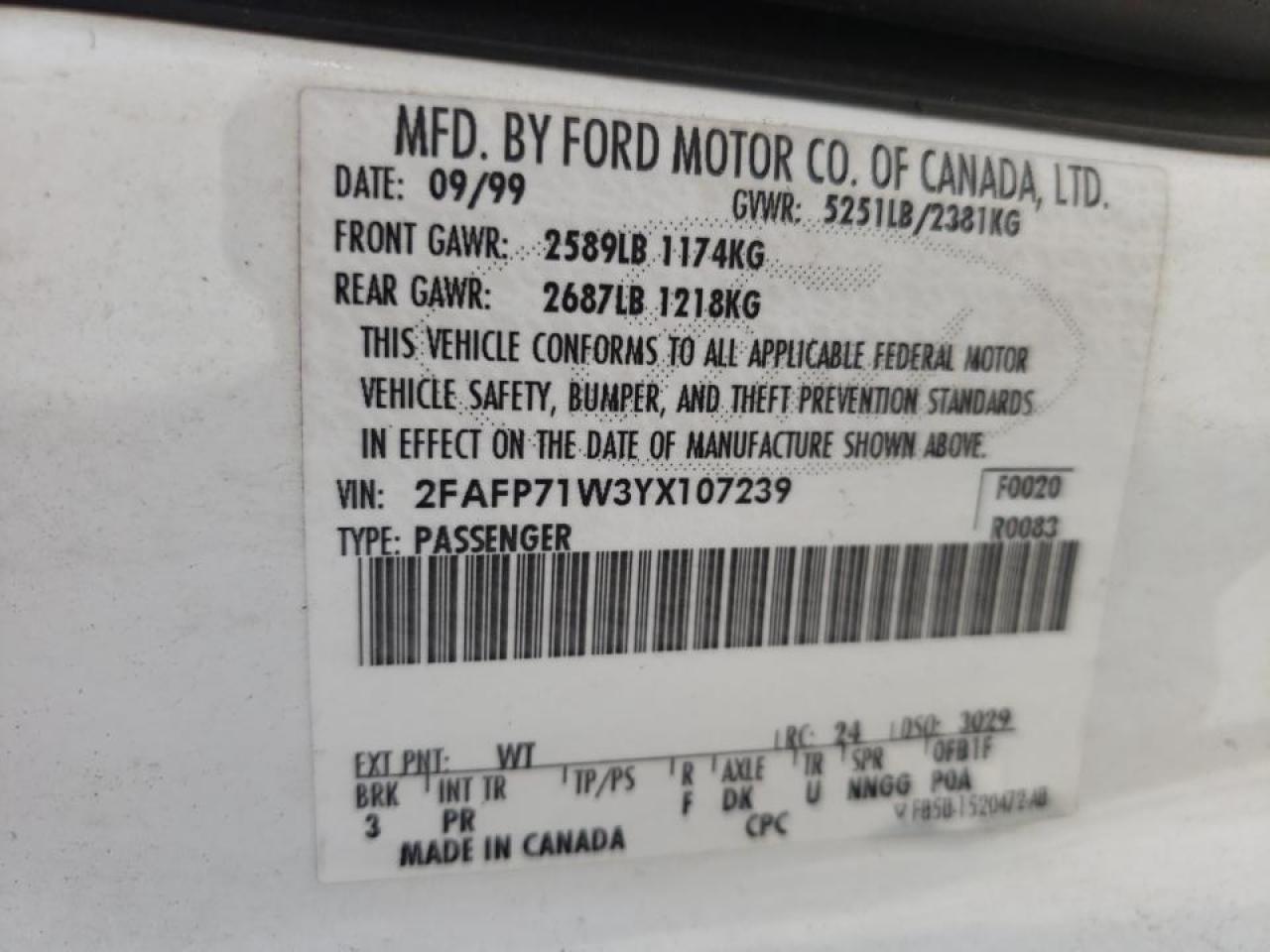 Photo 10 from auction – 2000 FORD CROWN VICT with VIN 2FAFP71W3YX107239