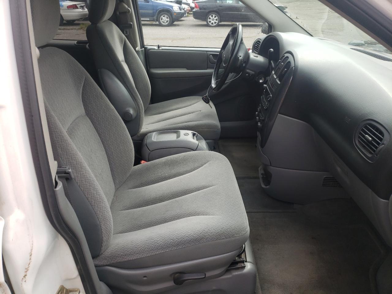 Photo 5 from auction – 2005 DODGE GRAND CARA with VIN 2D8GP44L35R573561
