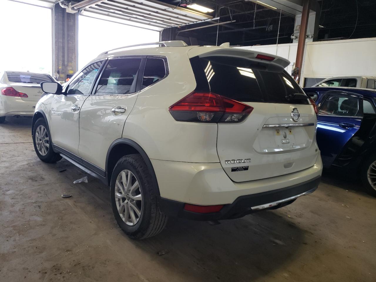 Photo 3 from auction – 2017 NISSAN ROGUE S with VIN KNMAT2MT9HP582470