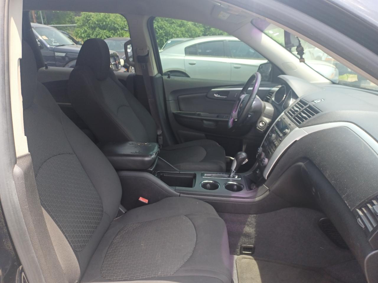 Photo 19 from auction – 2011 CHEVROLET TRAVERSE L with VIN 1GNKRGED4BJ375252