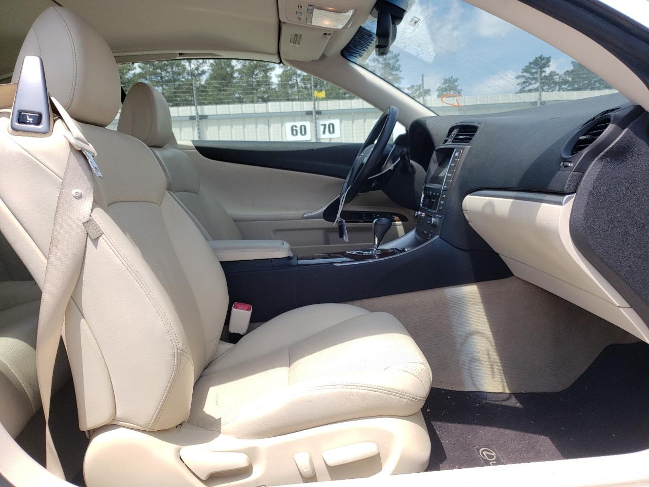 Photo 5 from auction – 2011 LEXUS IS 250 with VIN JTHFF2C27B2520204