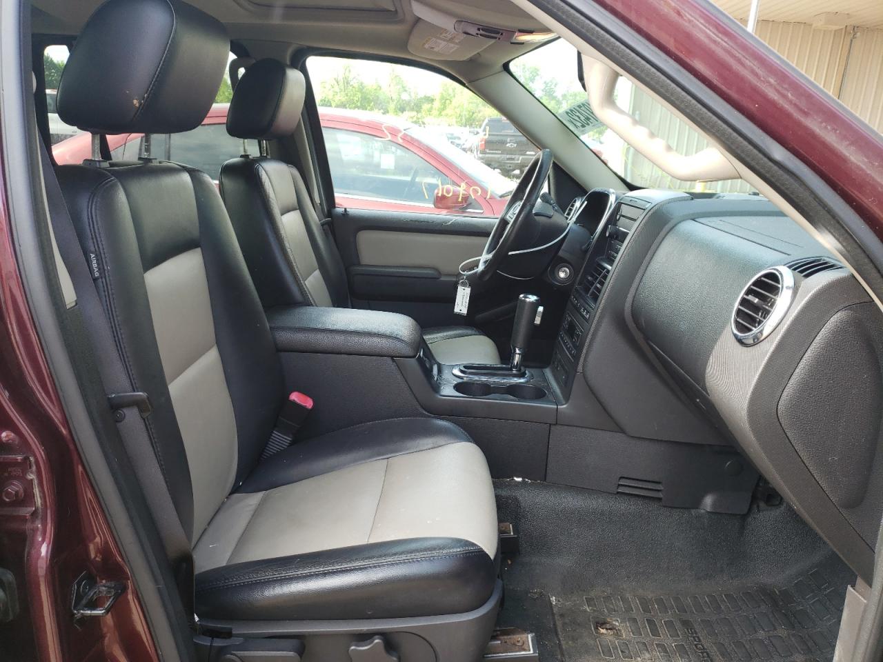 Photo 5 from auction – 2007 FORD EXPLORER S with VIN 1FMEU538X7UA28914